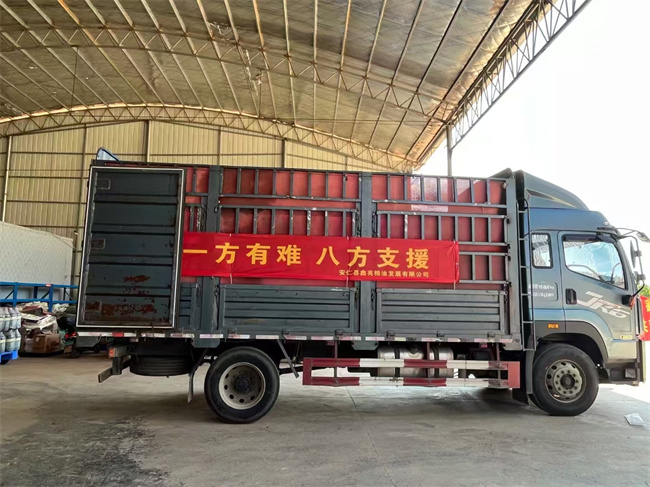 安仁鑫亮糧油發(fā)展有限公司迅速響應(yīng)，積極行動起來，為資興災(zāi)區(qū)送去了溫暖與希望